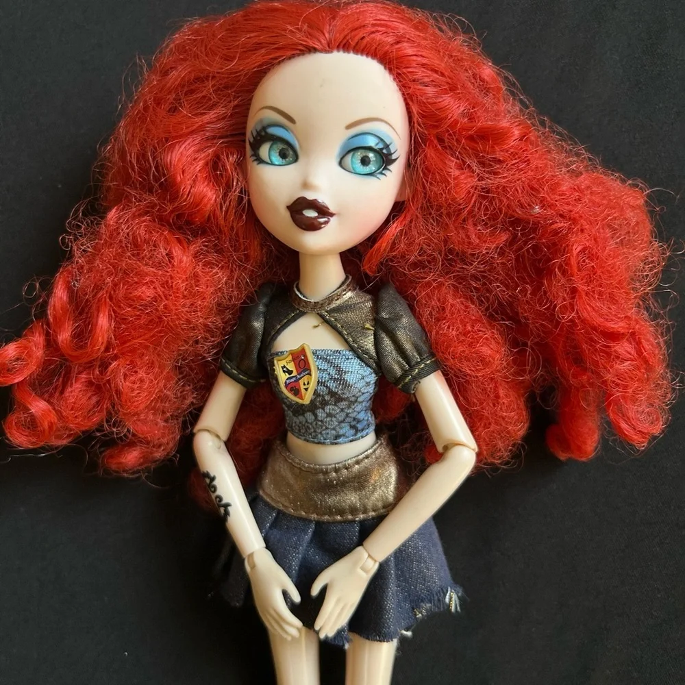 Bratz Bratzillaz Glam Gets Wicked Meygana Broomstix Doll* MGA Entertainment 2012 - Picture 4 of 6